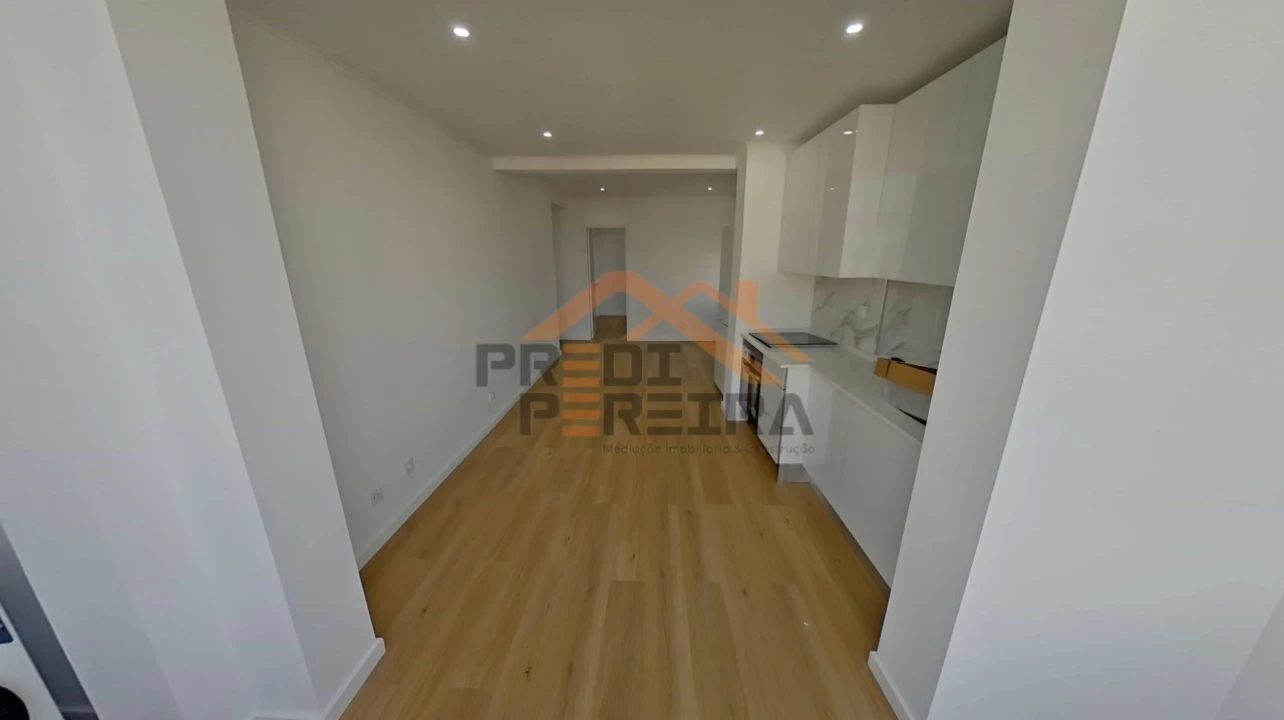 Apartamento T1 para Venda em Águas Livres Foto 11
