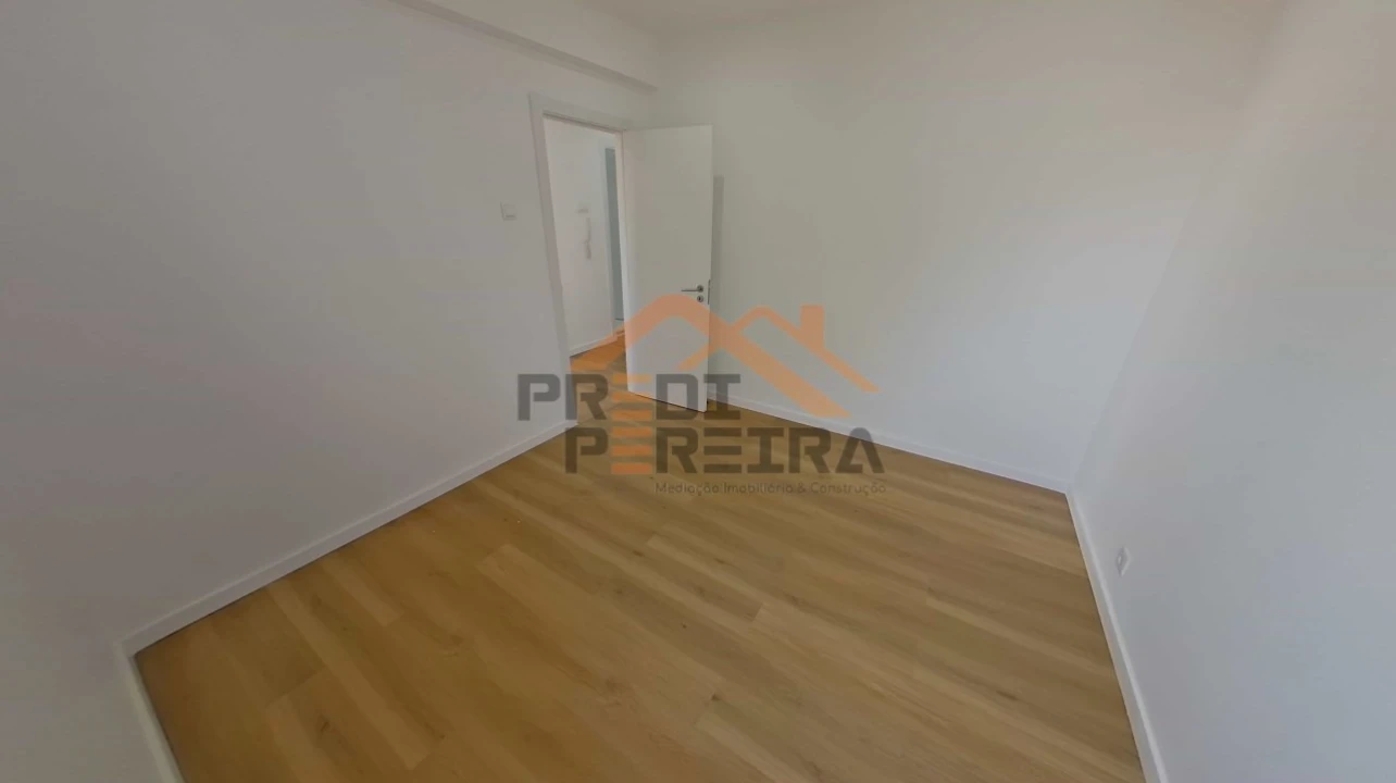 Apartamento T1 para Venda em Águas Livres Foto 16