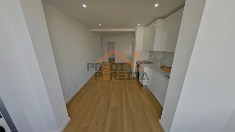 Apartamento T1 para Venda em Águas Livres