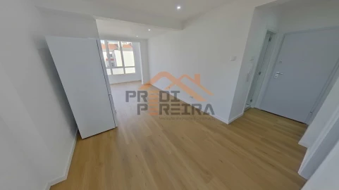 Apartamento T1 para Venda em Águas Livres