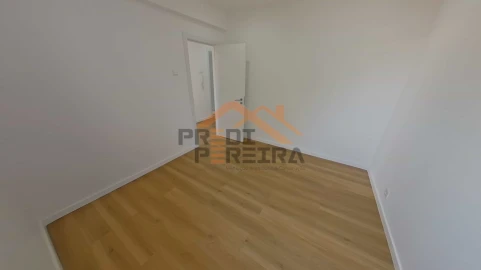 Apartamento T1 para Venda em Águas Livres