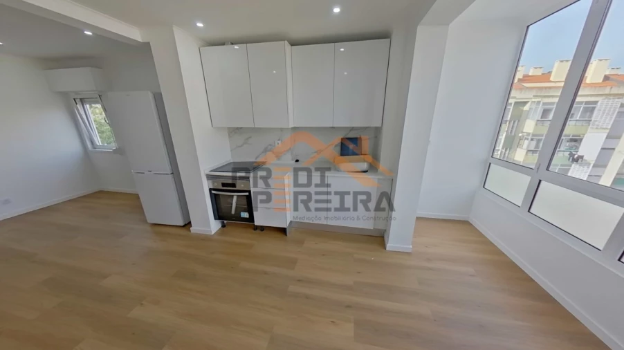 Apartamento T1 para Venda em Águas Livres Foto 3