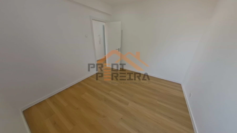 Apartamento T1 para Venda em Águas Livres Foto 16