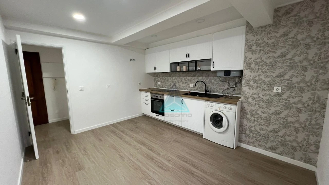 Apartamento T1 para Arrendamento em Laranjeiro e Feijó Foto 3