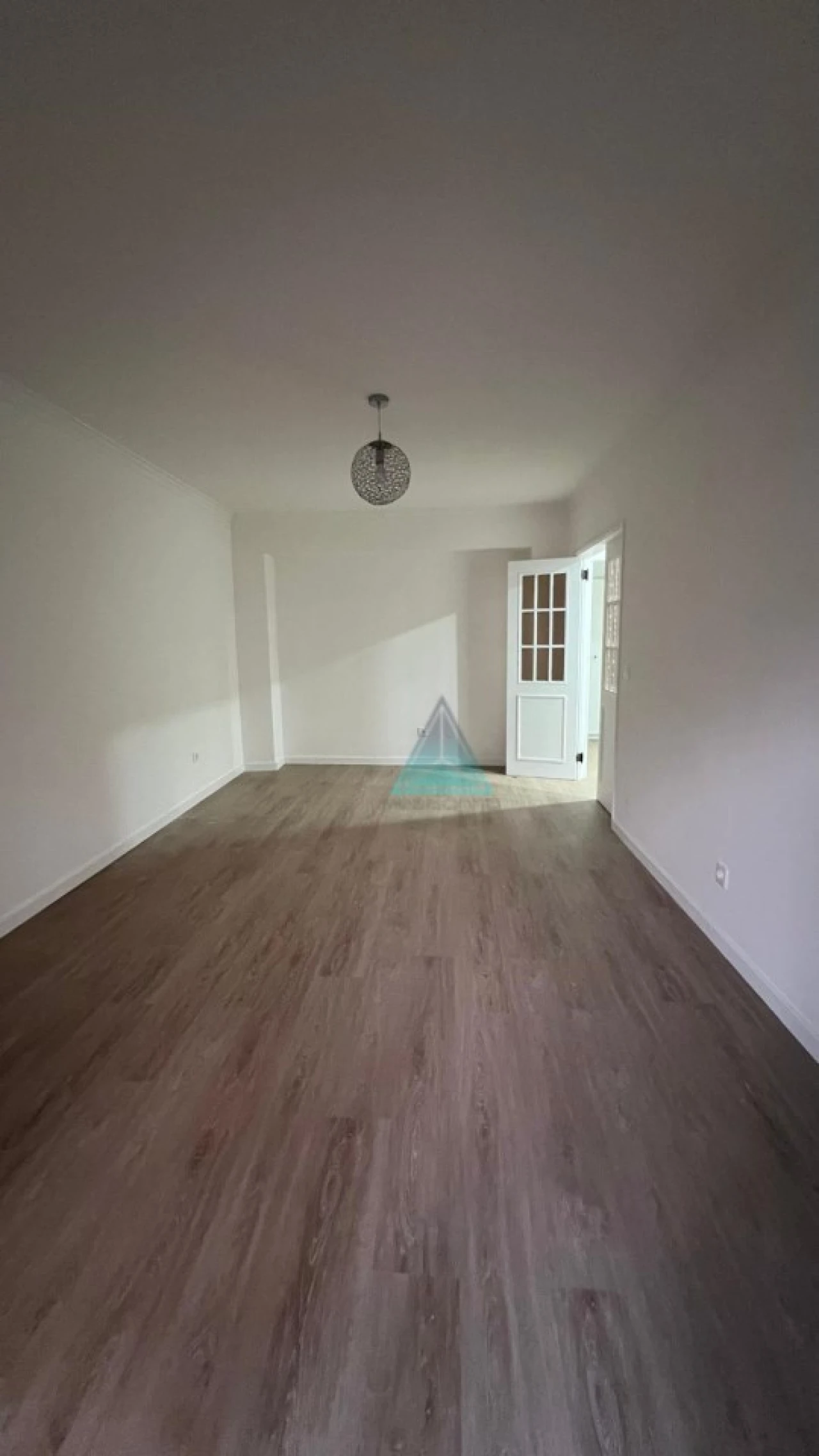 Apartamento T1 para Arrendamento em Laranjeiro e Feijó Foto 13