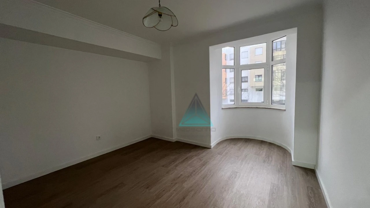 Apartamento T1 para Arrendamento em Laranjeiro e Feijó Foto 16