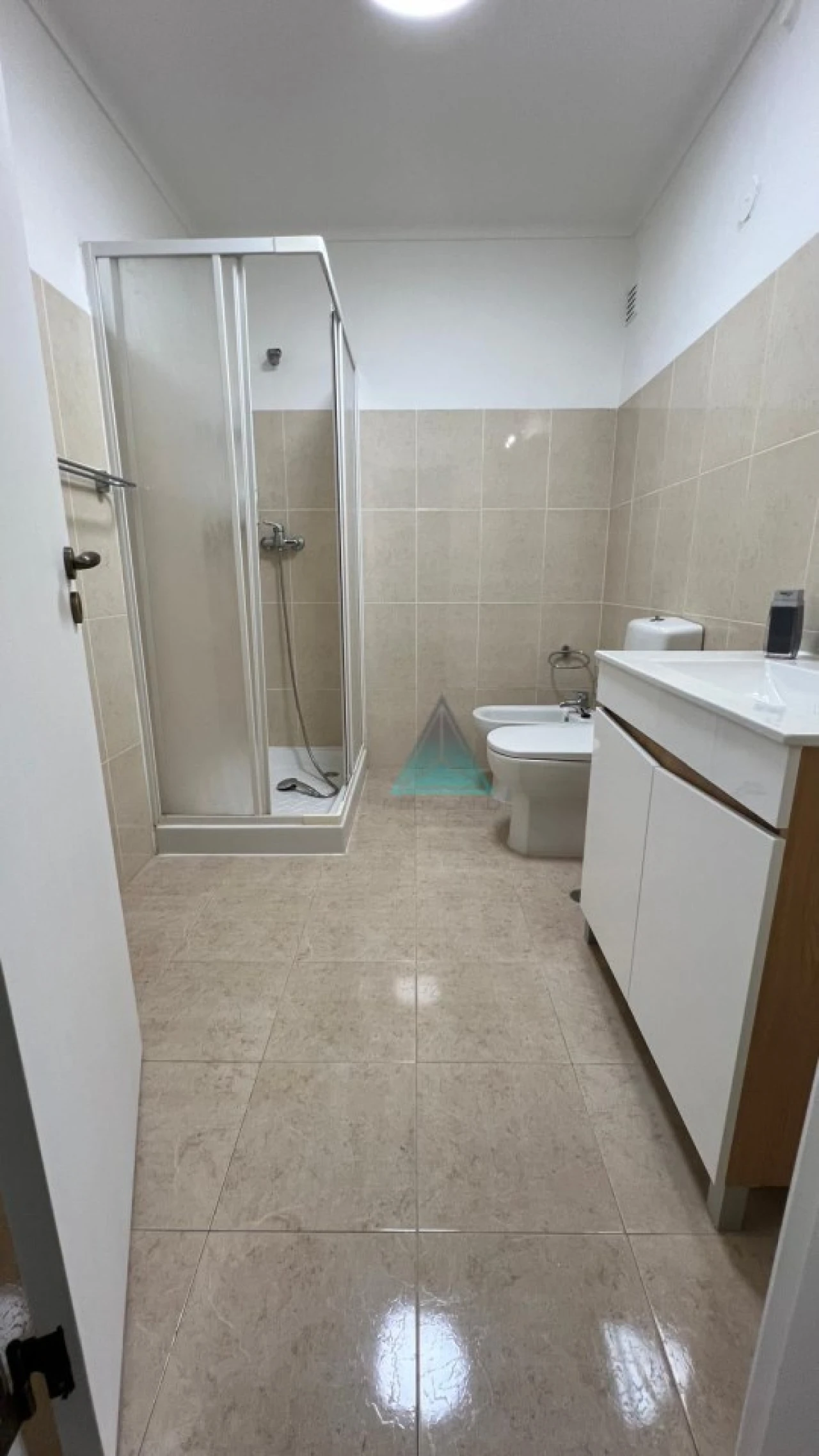 Apartamento T1 para Arrendamento em Laranjeiro e Feijó Foto 22