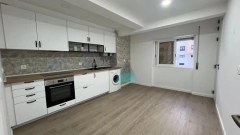 Apartamento T1 para Arrendamento em Laranjeiro e Feijó