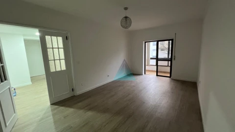 Apartamento T1 para Arrendamento em Laranjeiro e Feijó