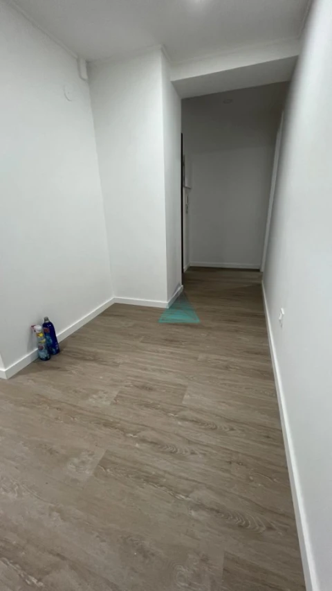 Apartamento T1 para Arrendamento em Laranjeiro e Feijó