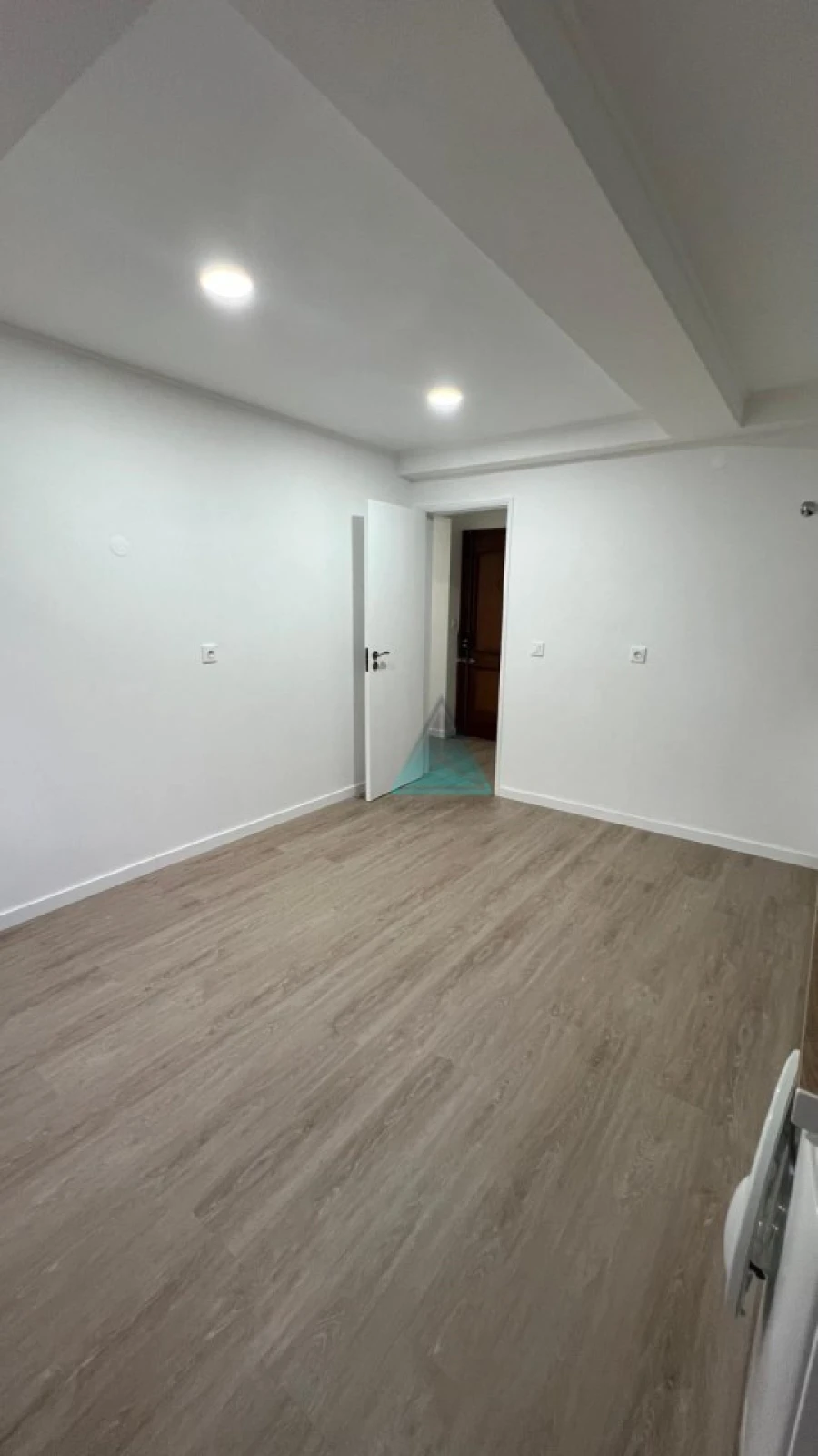 Apartamento T1 para Arrendamento em Laranjeiro e Feijó Foto 12