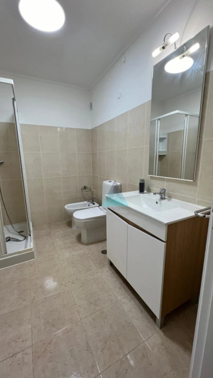 Apartamento T1 para Arrendamento em Laranjeiro e Feijó Foto 23