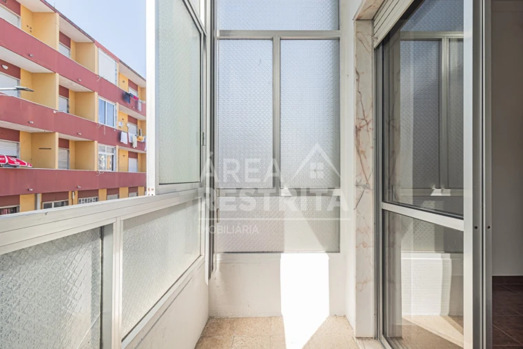 Apartamento T2 para Venda em Amora Foto 3