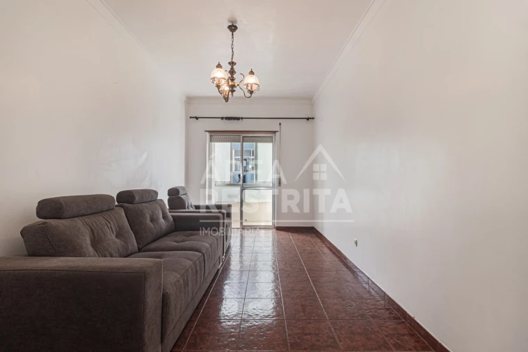 Apartamento T2 para Venda em Amora Foto 2