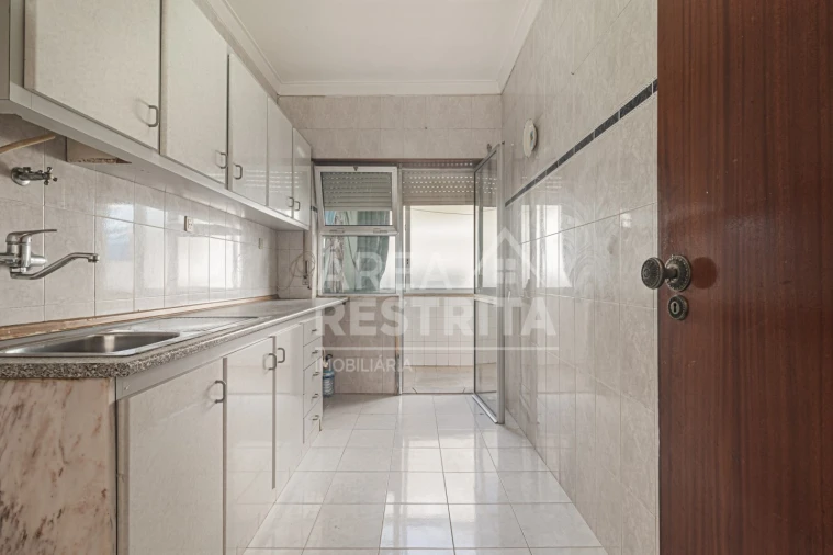 Apartamento T2 para Venda em Amora Foto 13