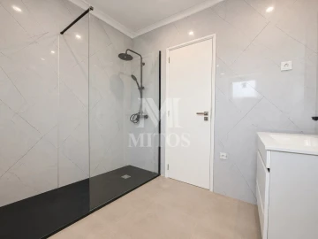 Moradia T6 para Venda em Vila Franca