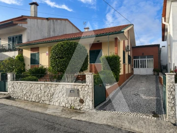 Moradia T2 para Venda em Oiã
