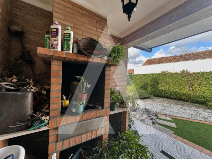Moradia T2 para Venda em Oiã Foto 5