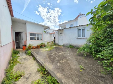 Moradia T3 para Venda em Sé Nova, Santa Cruz, Almedina e São Bartolomeu
