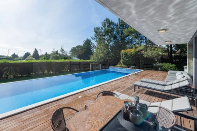 Moradia T6 para Venda em Queluz e Belas