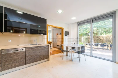 Moradia T6 para Venda em Queluz e Belas