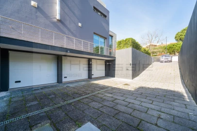 Moradia T6 para Venda em Queluz e Belas