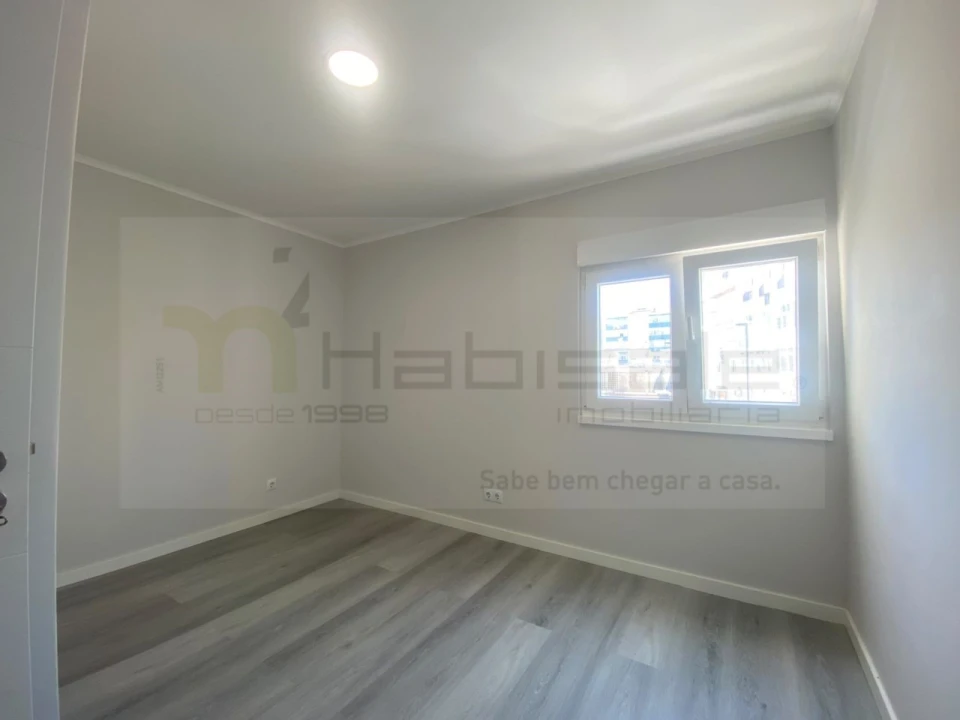 Apartamento T3 para Venda em Laranjeiro e Feijó Foto 8