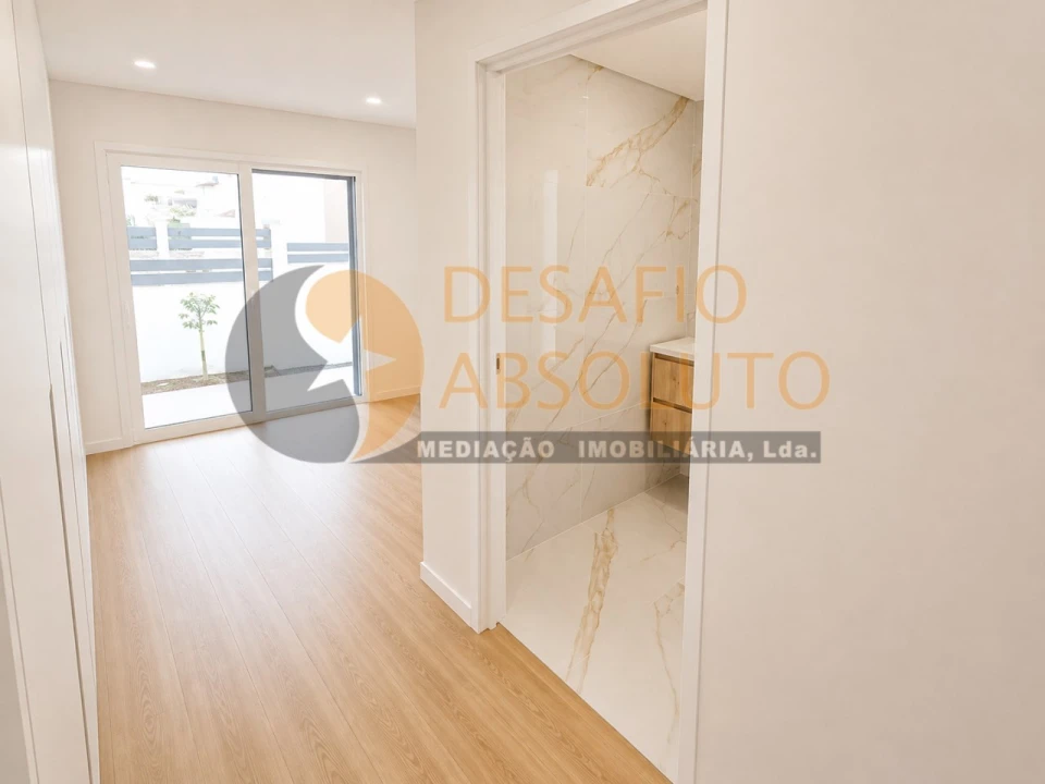 Moradia T4 para Venda em Fernao Ferro Foto 13