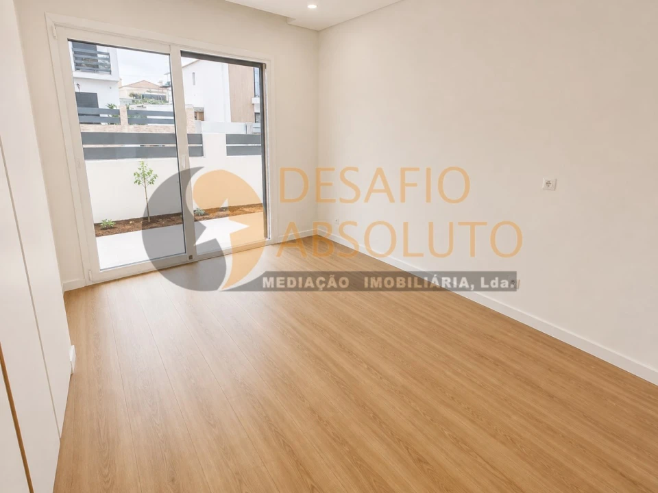 Moradia T4 para Venda em Fernao Ferro Foto 15