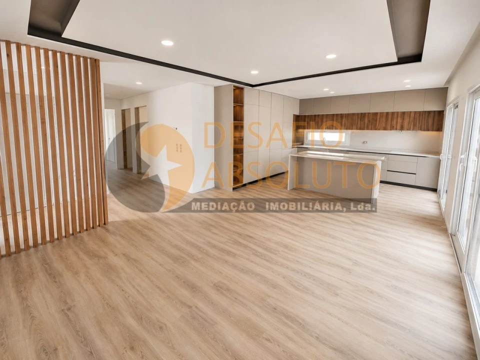 Moradia T4 para Venda em Fernao Ferro Foto 1