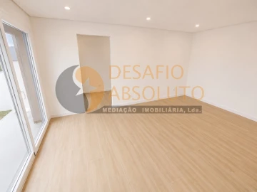 Moradia T4 para Venda em Fernao Ferro