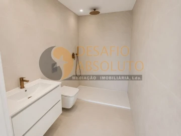 Moradia T4 para Venda em Fernao Ferro