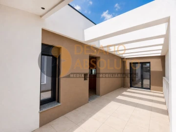 Moradia T4 para Venda em Fernao Ferro