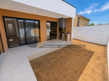 Moradia T4 para Venda em Fernao Ferro