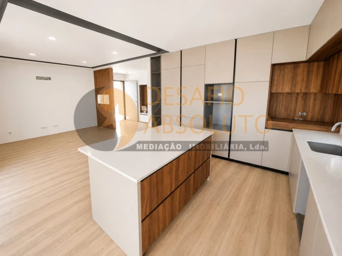 Moradia T4 para Venda em Fernao Ferro Foto 4