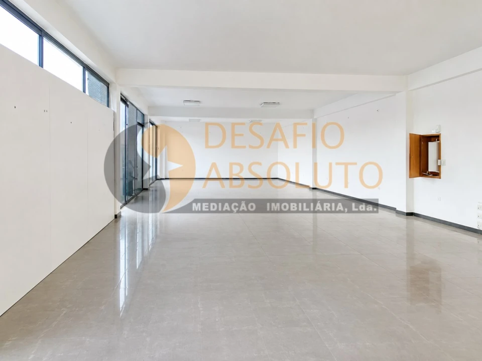 Armazém para Venda em Quinta do Anjo Foto 3