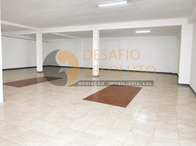 Armazém para Venda em Quinta do Anjo Foto 4