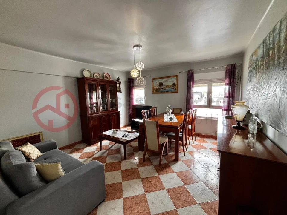 Apartamento T4 para Venda em Marvila Foto 1