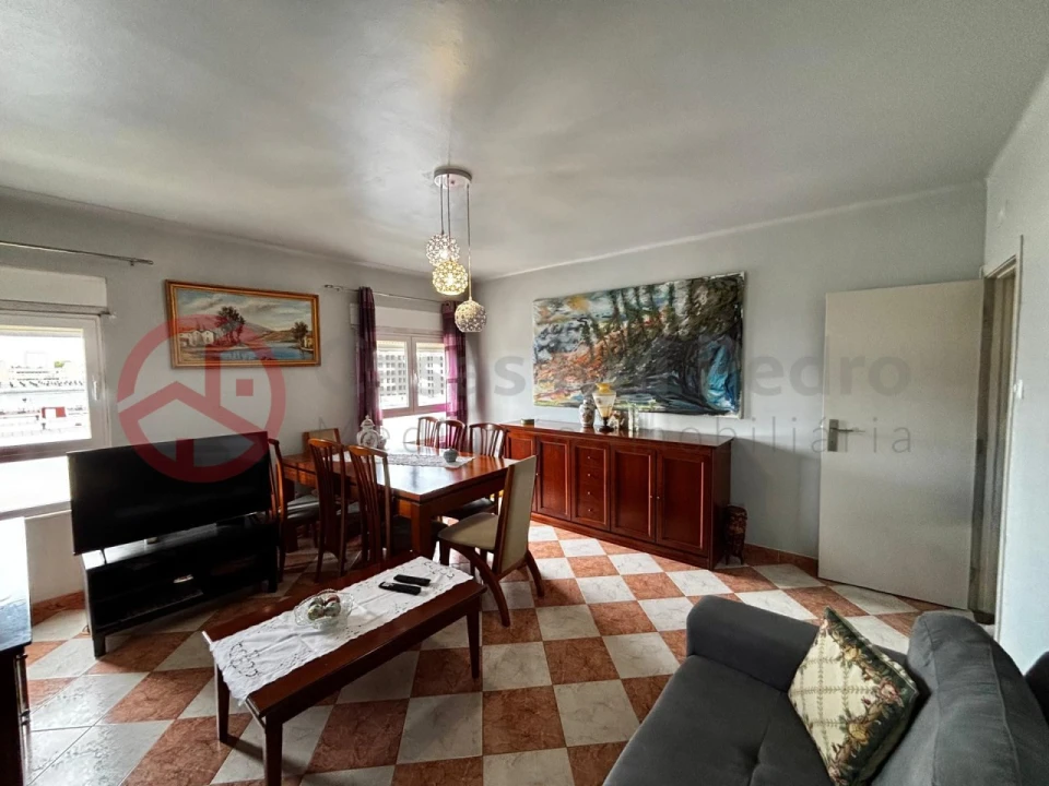 Apartamento T4 para Venda em Marvila Foto 2