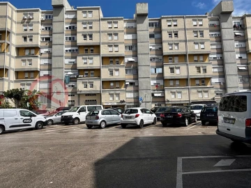 Apartamento T4 para Venda em Marvila