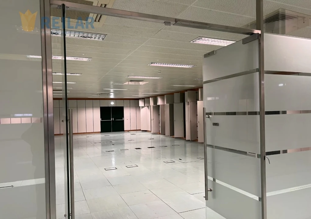Armazém para Venda em Carnaxide e Queijas Foto 6