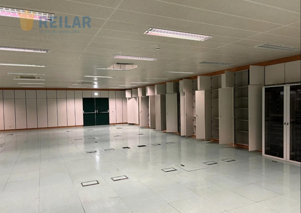 Armazém para Venda em Carnaxide e Queijas Foto 7
