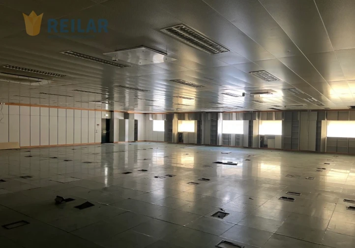 Armazém para Venda em Carnaxide e Queijas Foto 3