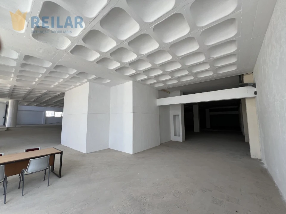 Armazém para Venda em Sacavém e Prior Velho Foto 7
