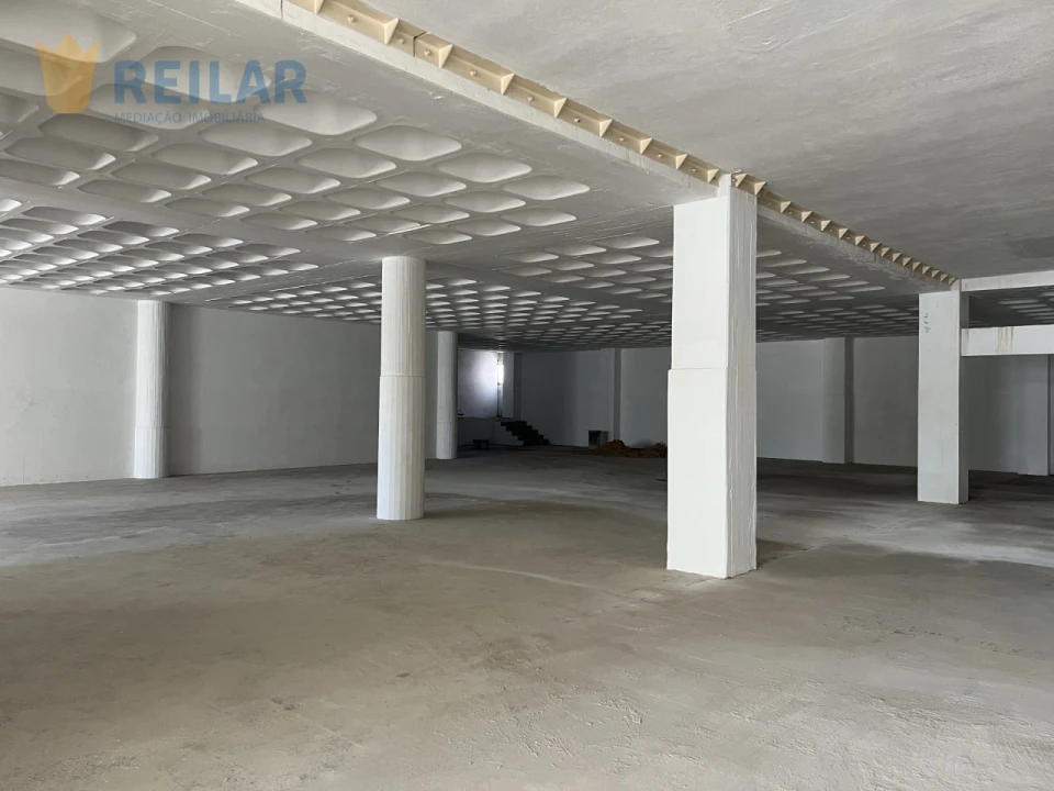 Armazém para Venda em Sacavém e Prior Velho Foto 9