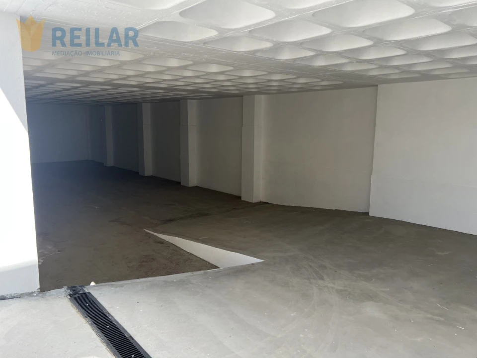 Armazém para Venda em Sacavém e Prior Velho Foto 12