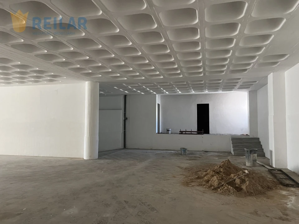 Armazém para Venda em Sacavém e Prior Velho Foto 13