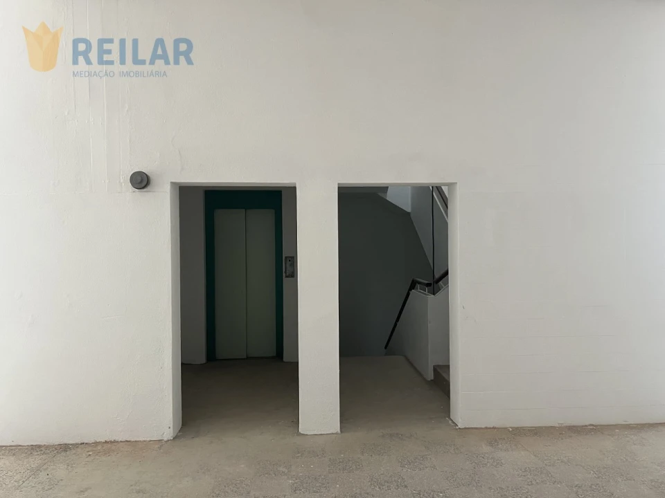 Armazém para Venda em Sacavém e Prior Velho Foto 25
