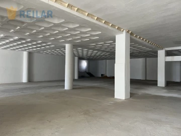 Armazém para Venda em Sacavém e Prior Velho