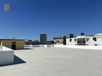 Armazém para Venda em Sacavém e Prior Velho